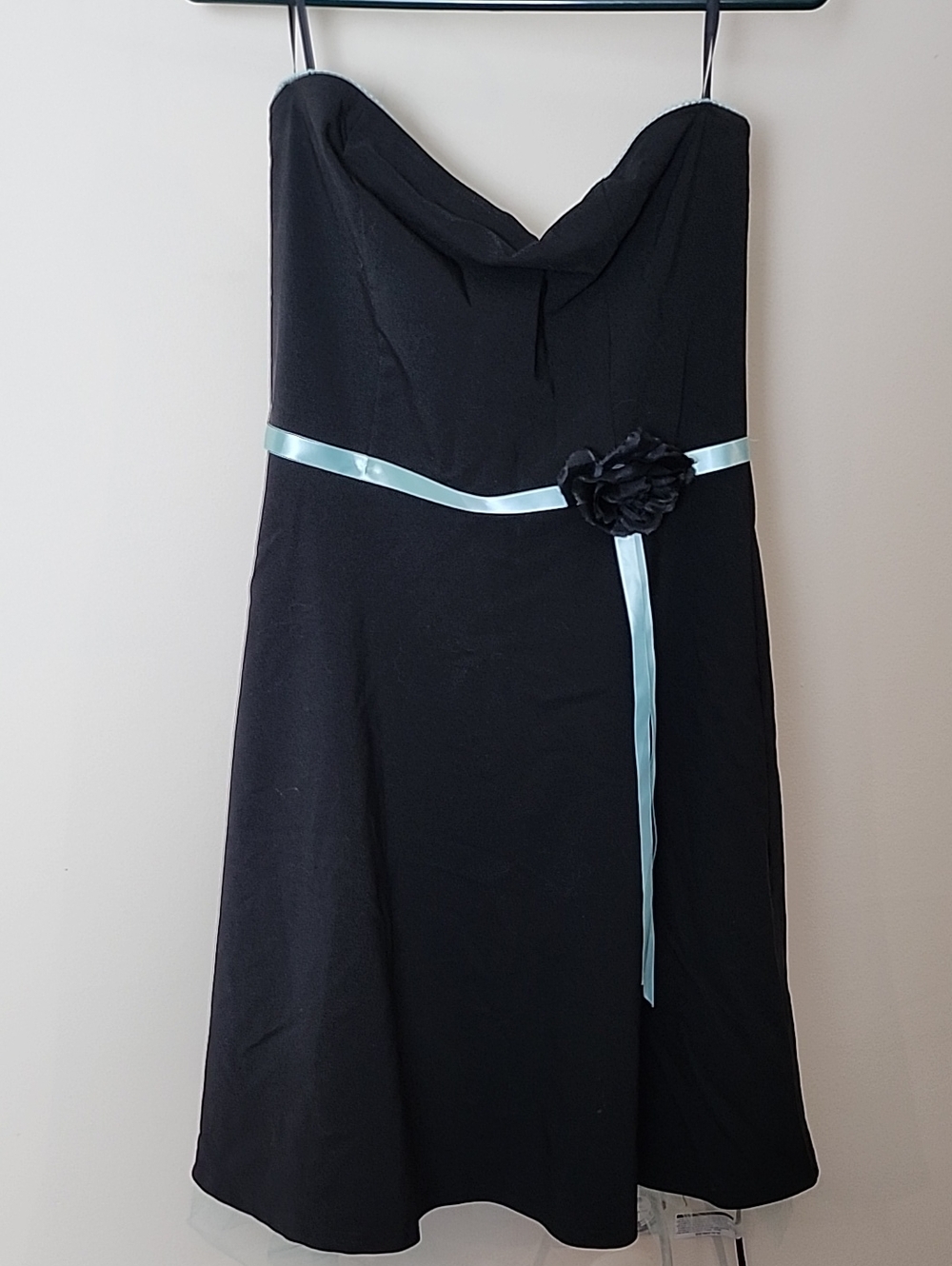 Le Chateau Vintage Y2K Strapless Black Dress